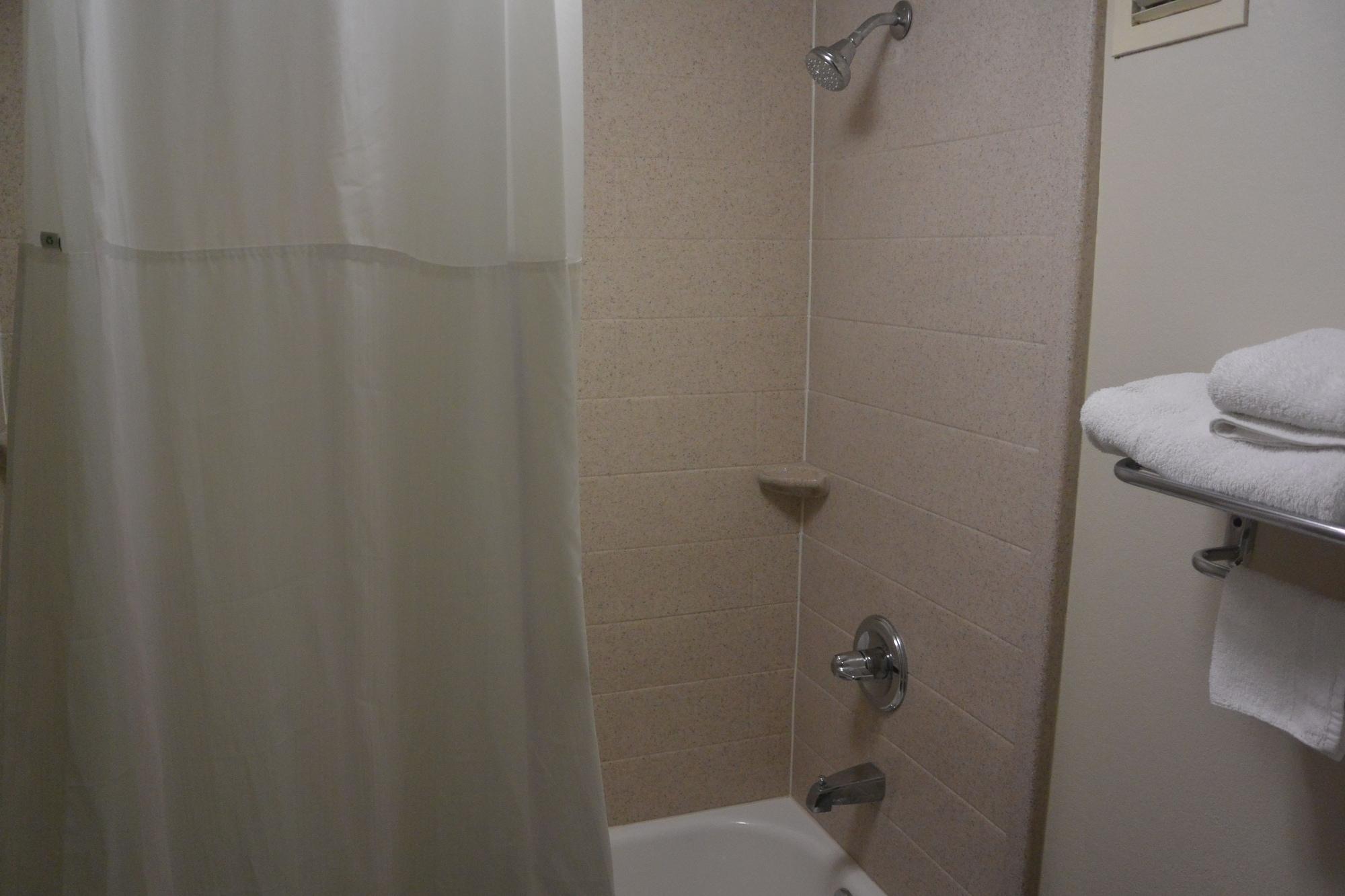 Days By Wyndham North Exit 4 Motel 2*
