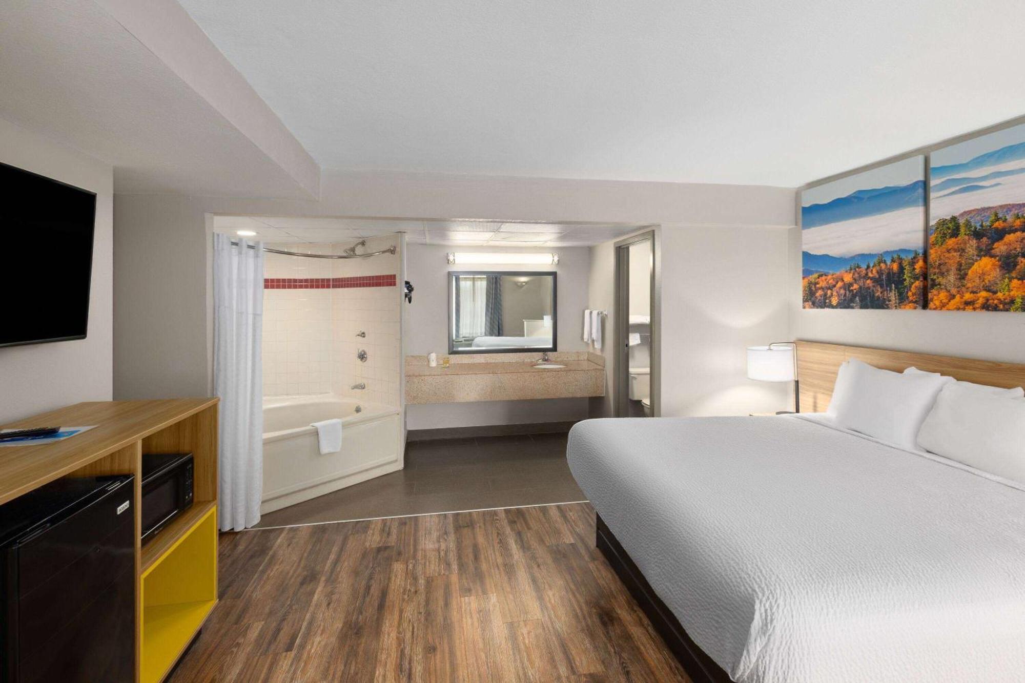 Days By Wyndham North Exit 4 Motel 2*