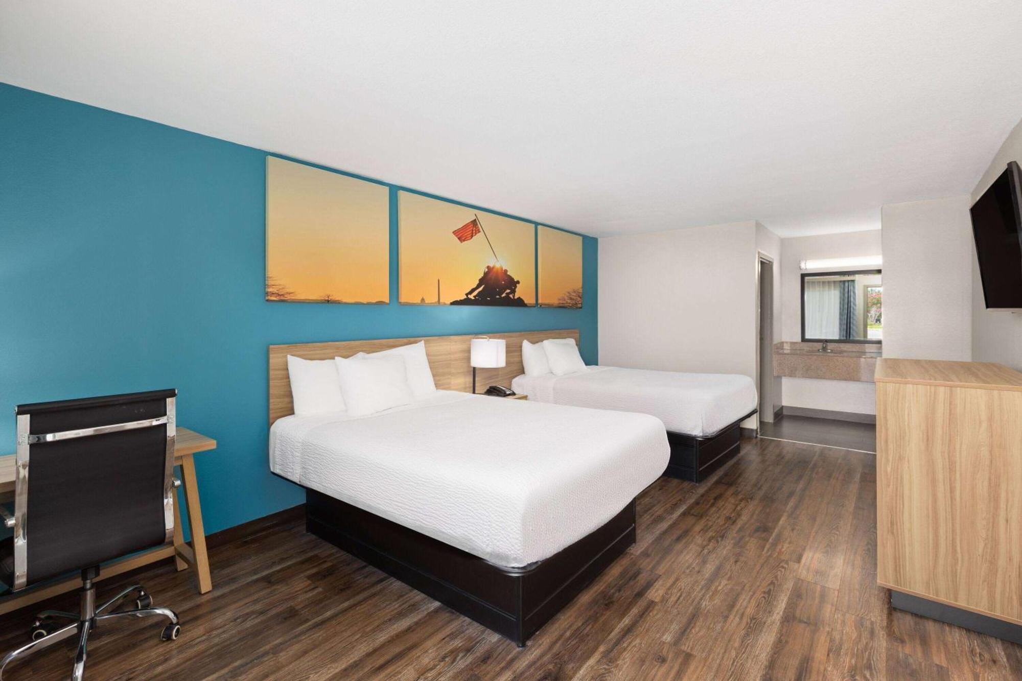 Days By Wyndham North Exit 4 Clarksville