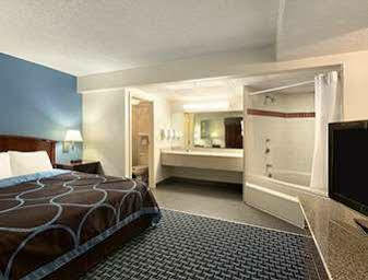 Days By Wyndham North Exit 4 2*