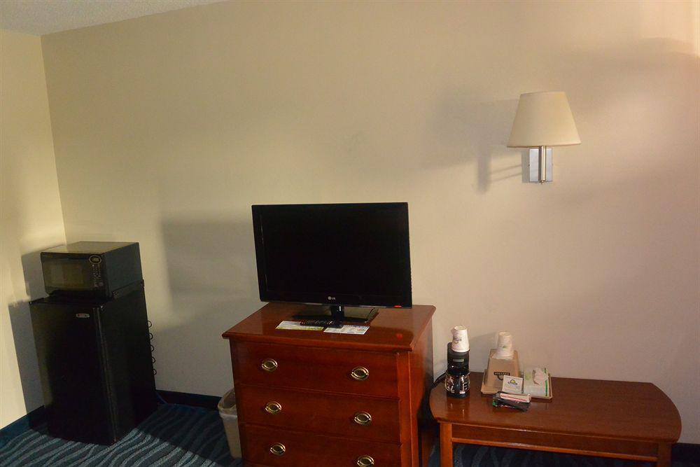 Days By Wyndham North Exit 4 Motel Clarksville