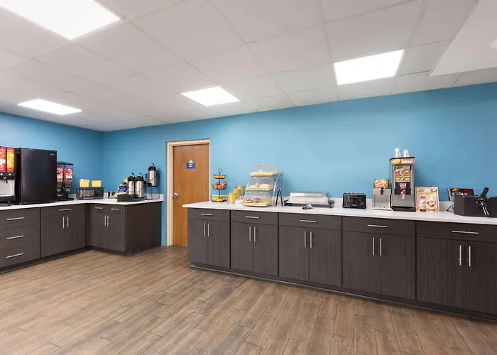 Days Inn By Wyndham Clarksville North Exit 4