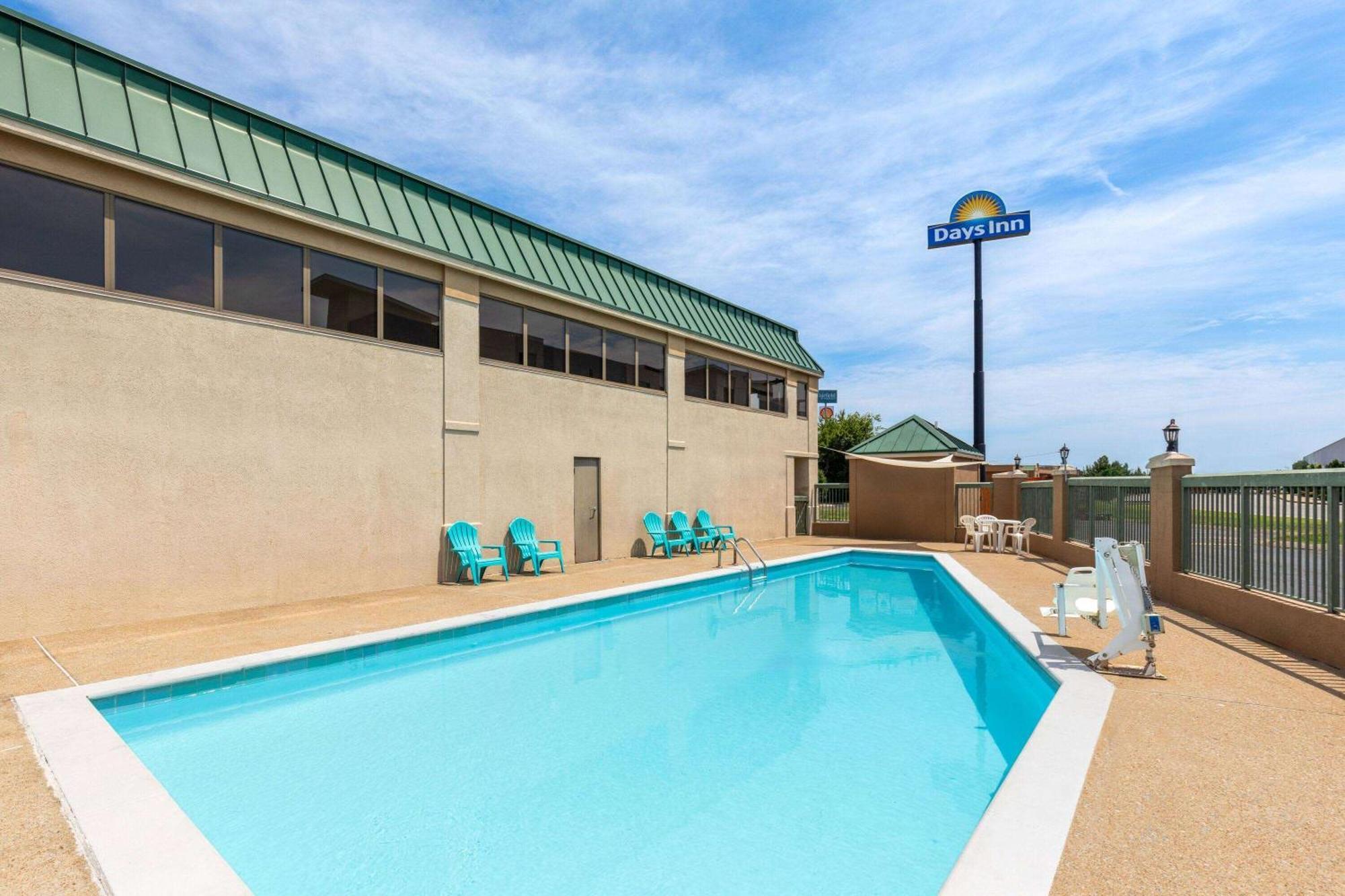 Days By Wyndham North Exit 4 Motel Clarksville