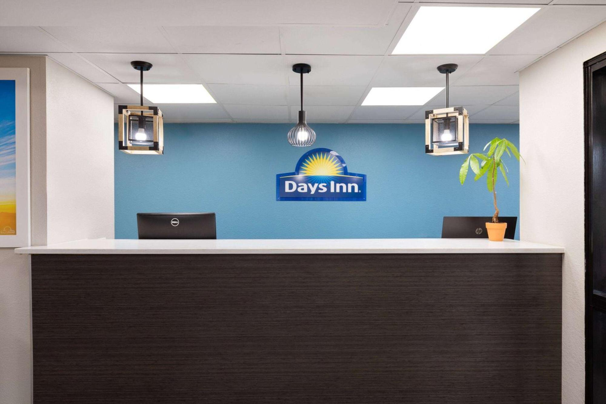Days By Wyndham North Exit 4 Clarksville