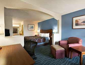 Days By Wyndham North Exit 4